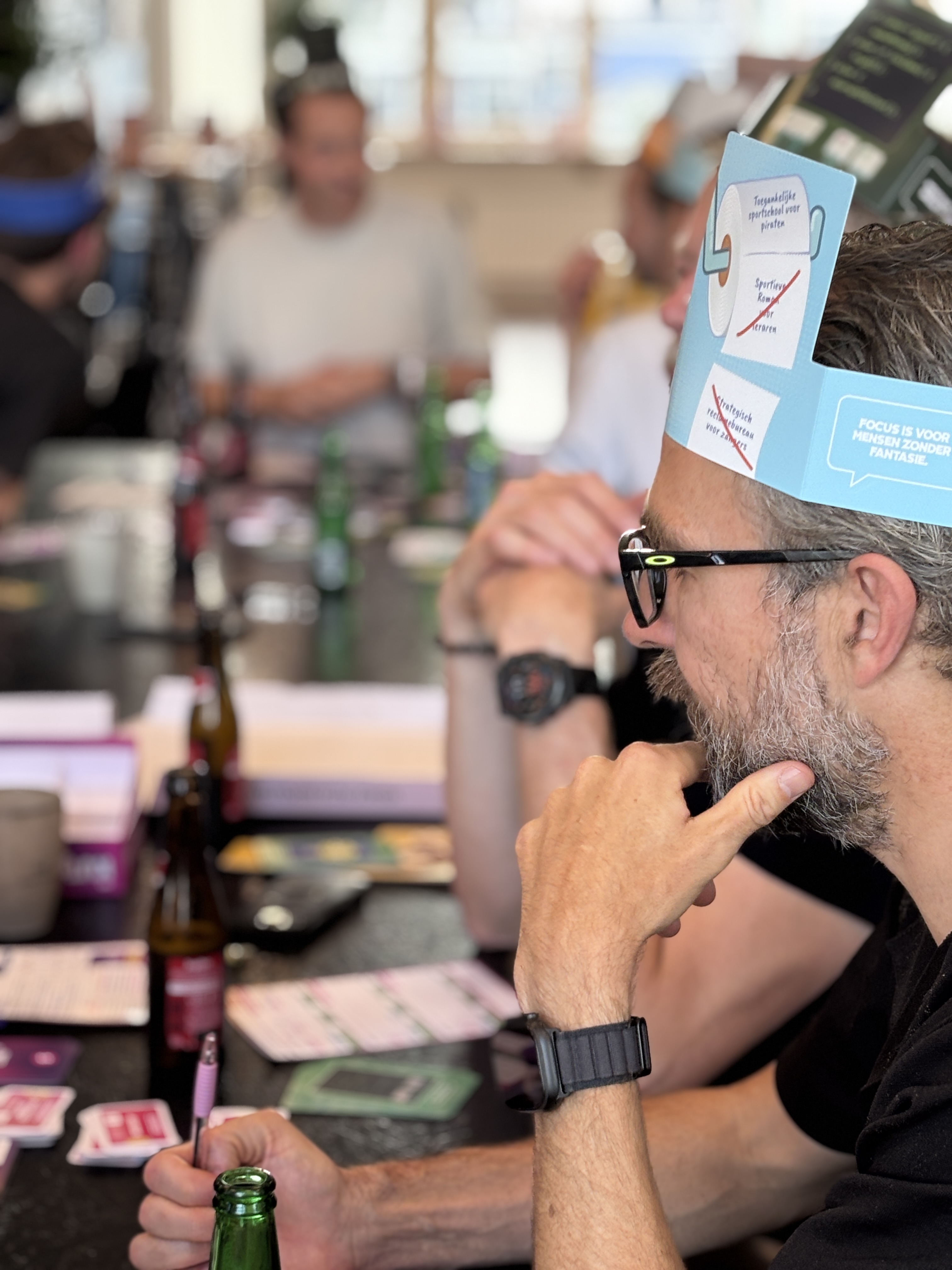 Speler denkt diep na over zijn startup pitch